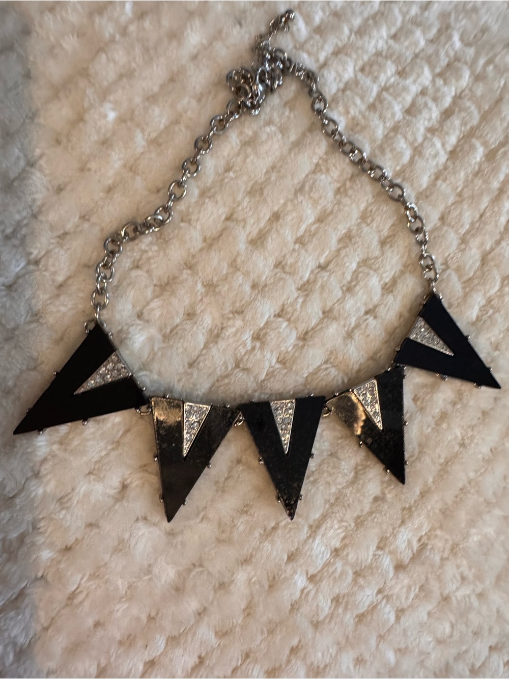 Fun funky 90’s black and silver necklace